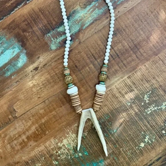 🌾 Artisan Antler Fork Pendant Necklace - Picture 2 of 6